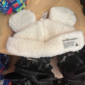 ✨ BRAND NEW Disney White Sherpa Hat 
✨